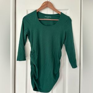 A Pea in the Pod Size M Green 3/4 sleeve maternity tshirt